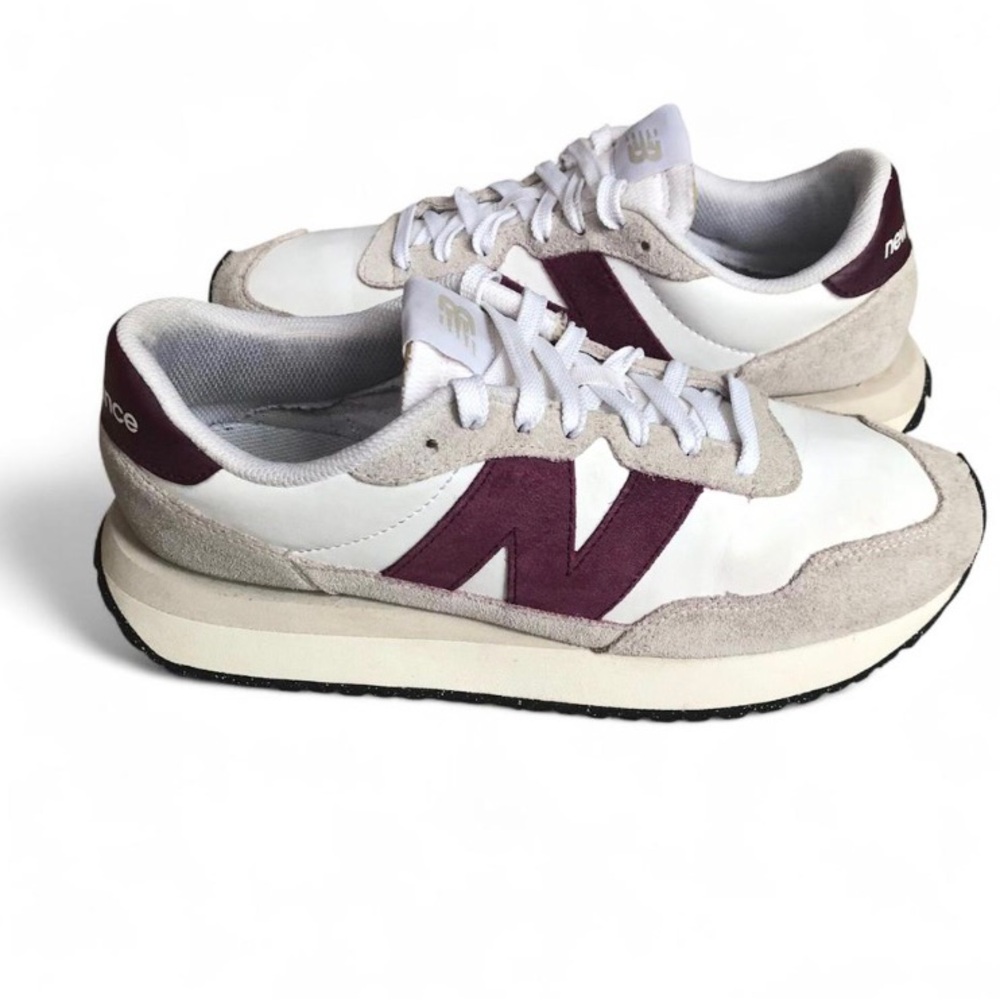 New Balance 237 in White and Burgandy Women’s Size 10